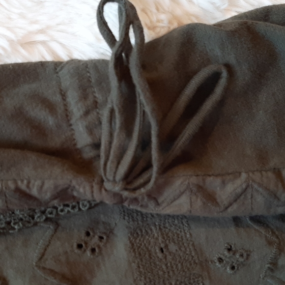 Lucky Brand Olive Green embroidered top, size large, NWT - Picture 6 of 10